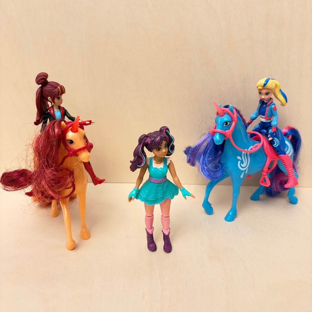 Netflix Unicorn Academy Action Figure Set Isabel River Ava Valentina Cinder Toys